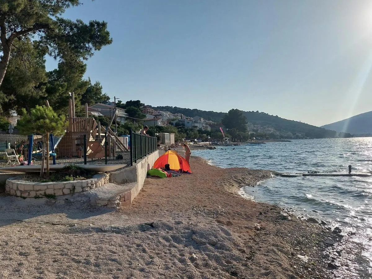 Peaceful & Cozy Rest House, 80M From Beach Trogir Holiday home